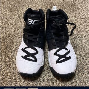 Black & White Curry’s